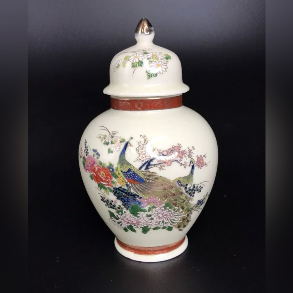 Decorative Lidded Ginger Jar SATSUMA with Peacock’s Design Japan Gold Trim